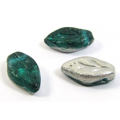 25 of Emerald Silver Top Drilled Leaf 10mm Beads
