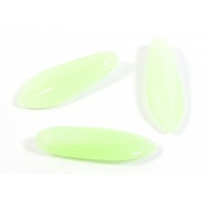 50 Czech Glass 16mm Dagger Beads Key Lime